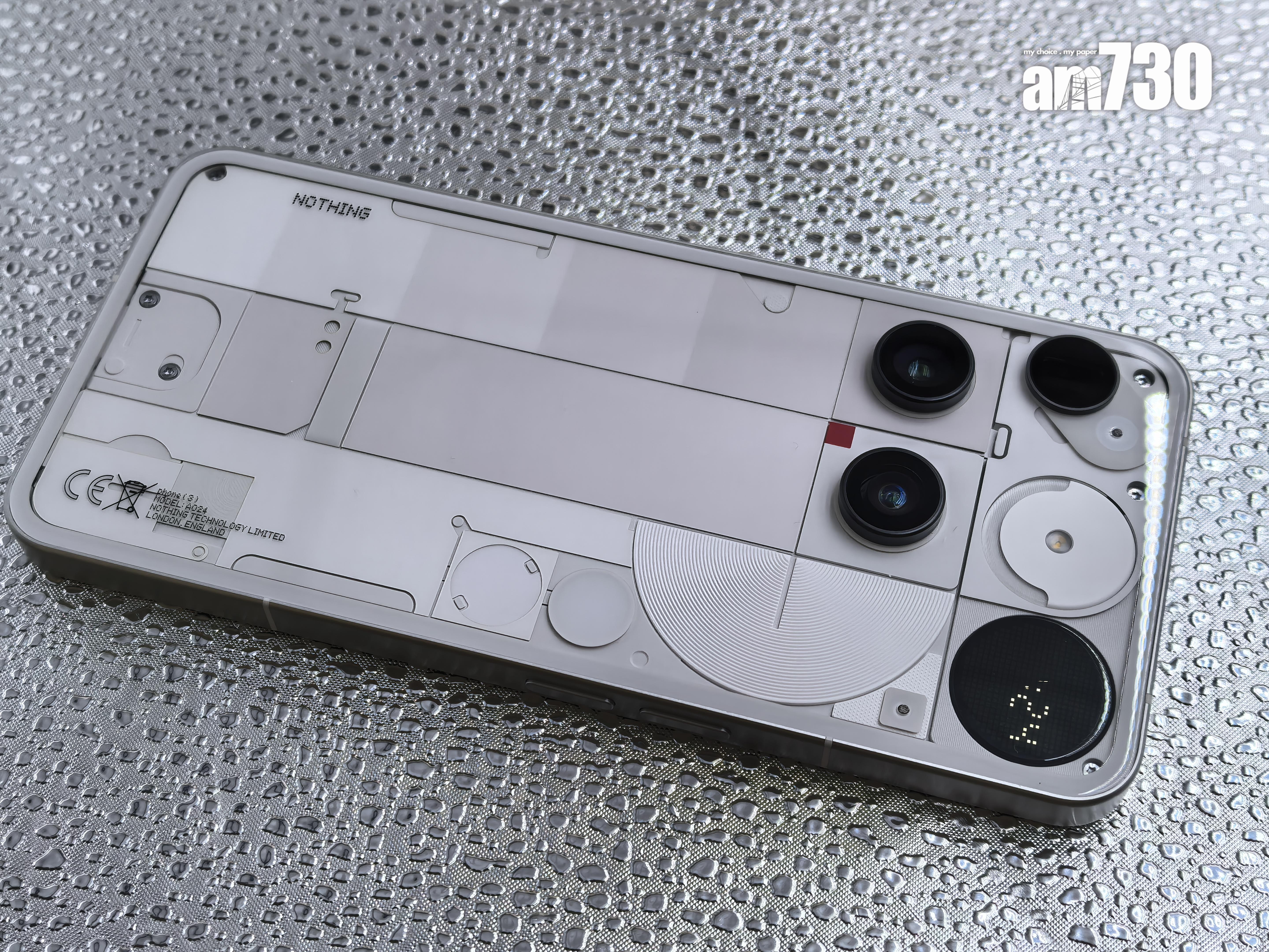 Nothing Phone (3)機背3鏡布局別樹一格。