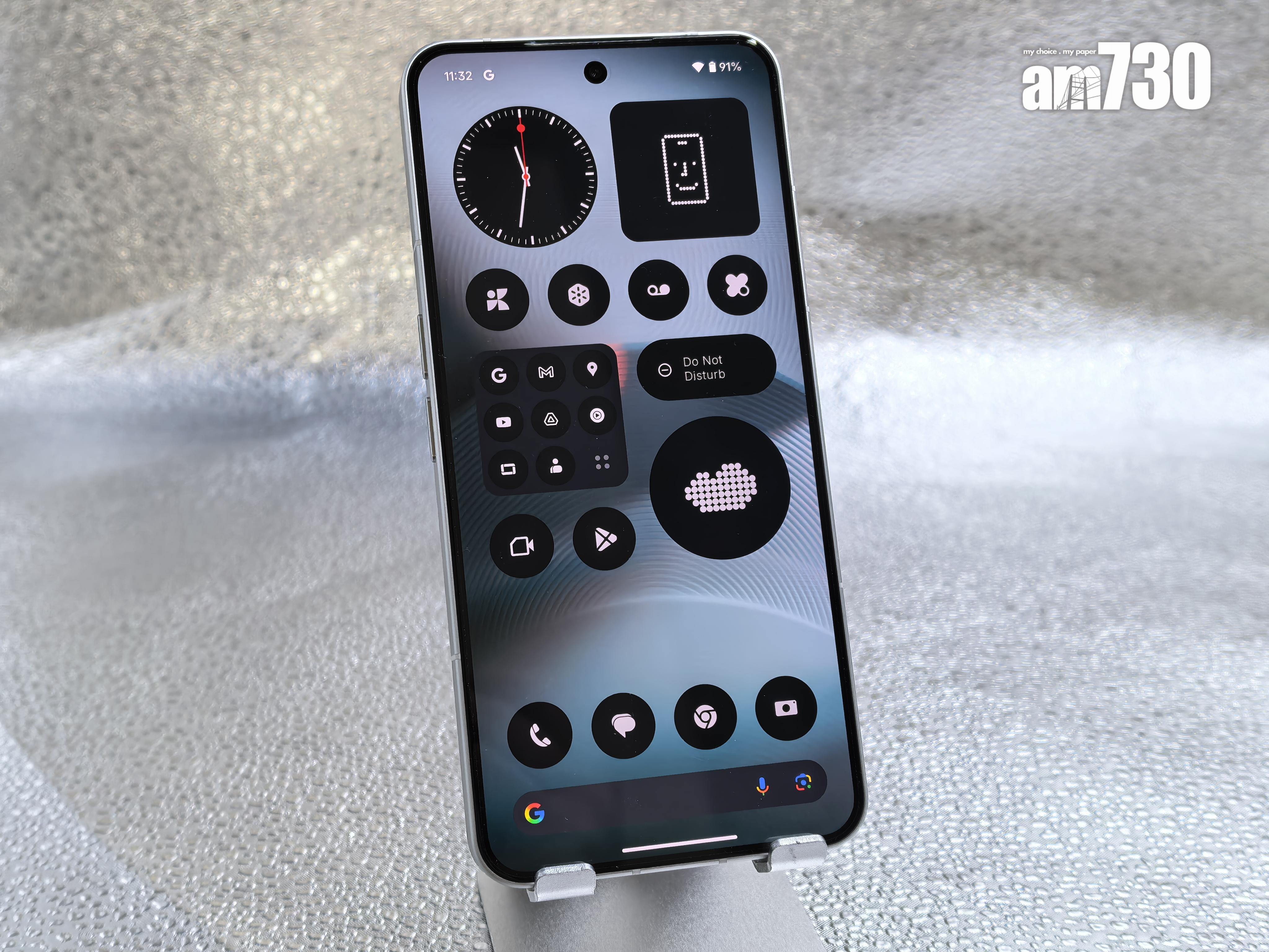 Nothing Phone (3)配備6.67吋AMOLED螢幕。