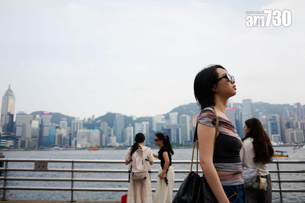 本港今日天氣持續酷熱。(周令知攝)