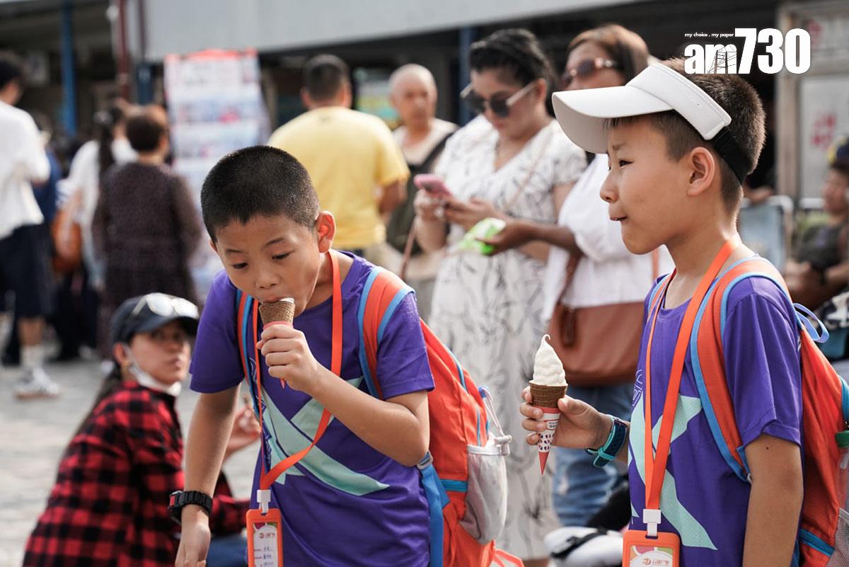 本港今日天氣持續酷熱。(周令知攝)