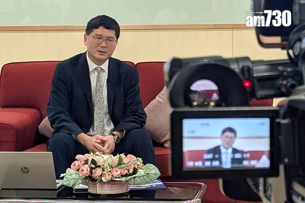 高拔陞笑言當醫管局「冇咗我呢個『黑仔』」就會行運。(羅庸軒攝)