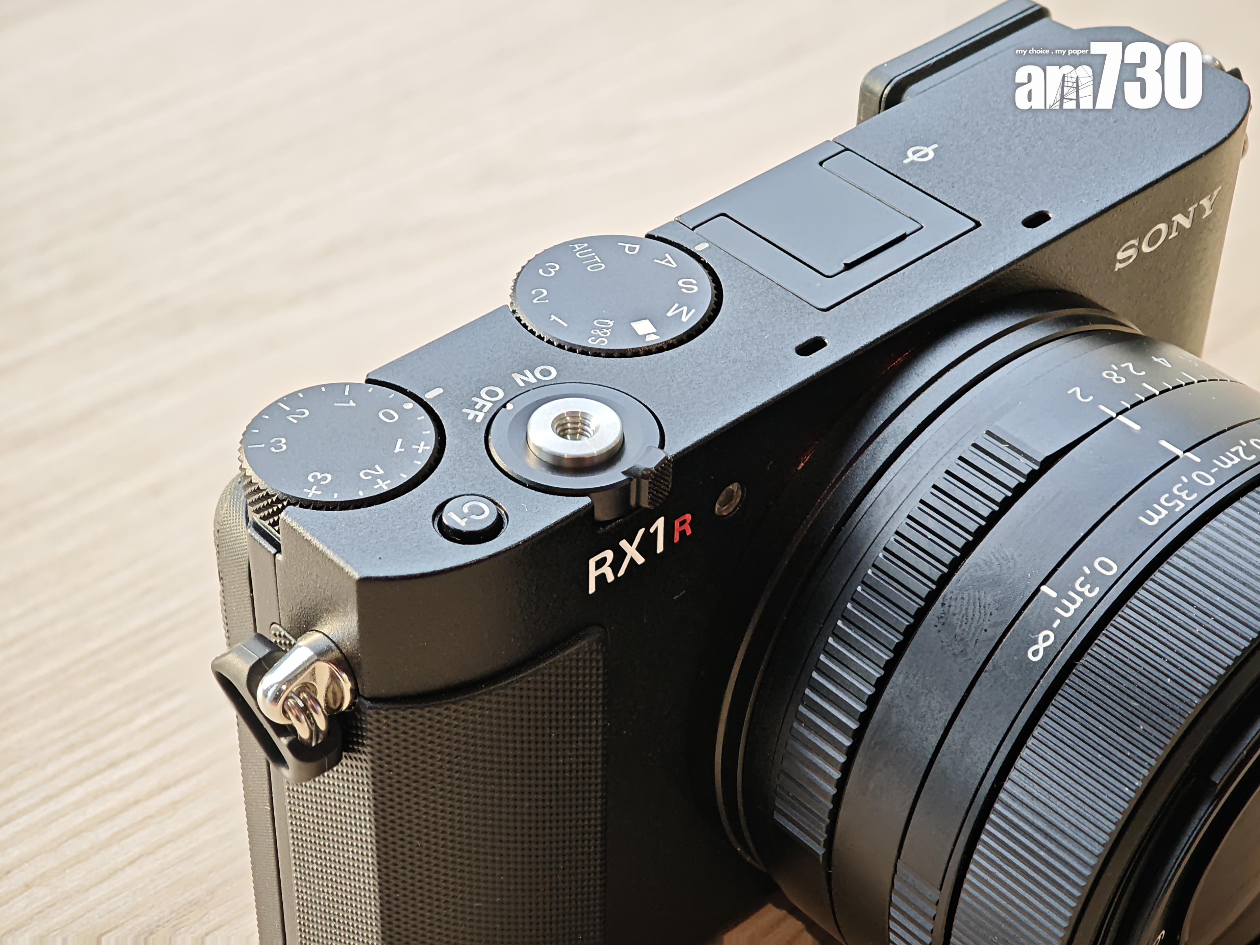 RX1R III頂部換成全平設計。