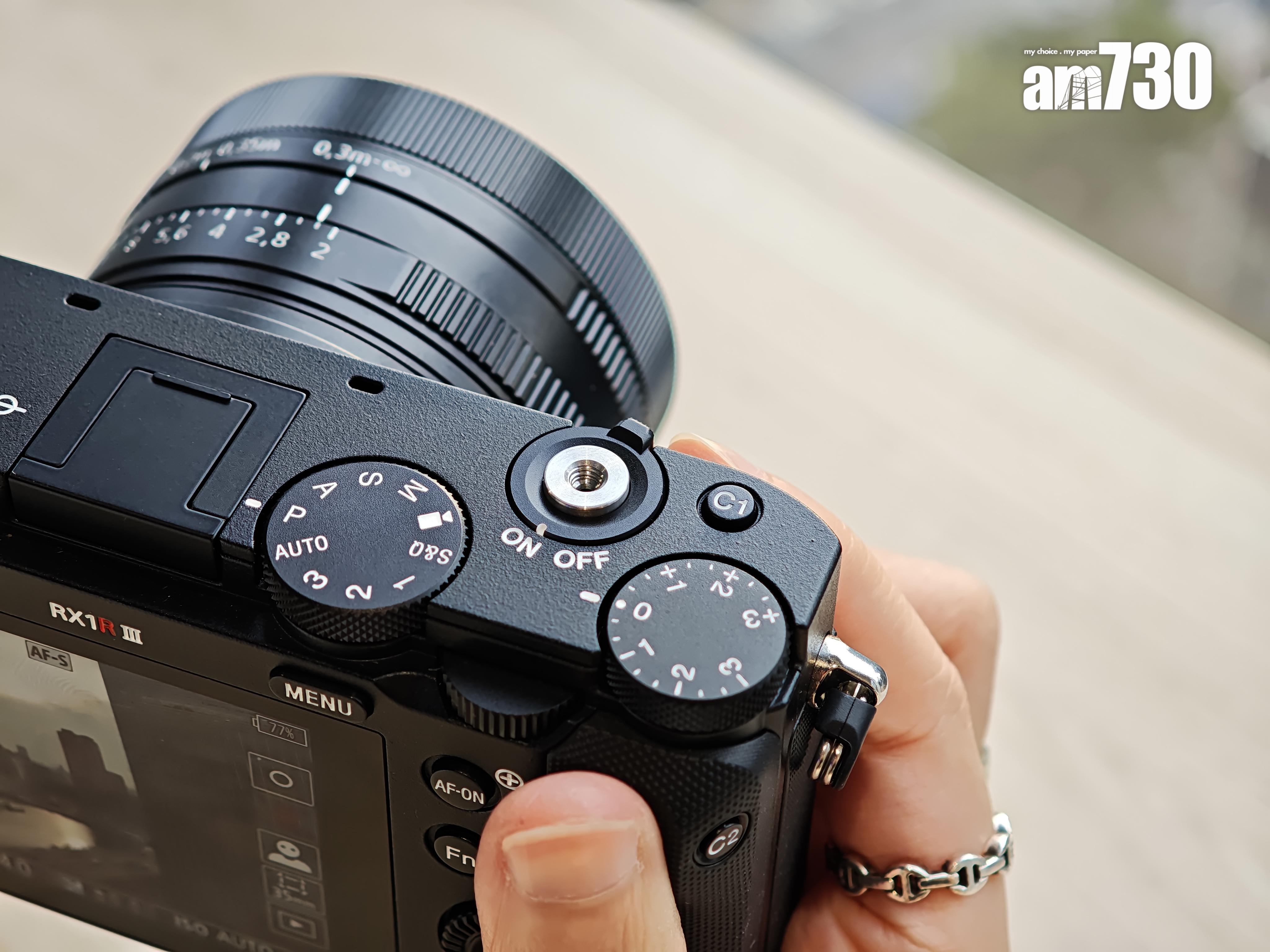 RX1R III操控上更加簡潔直觀。