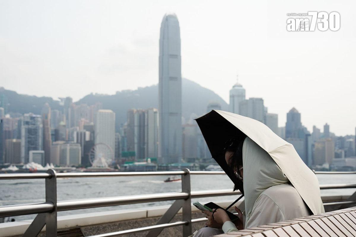 本港今日天氣持續酷熱。(周令知攝)