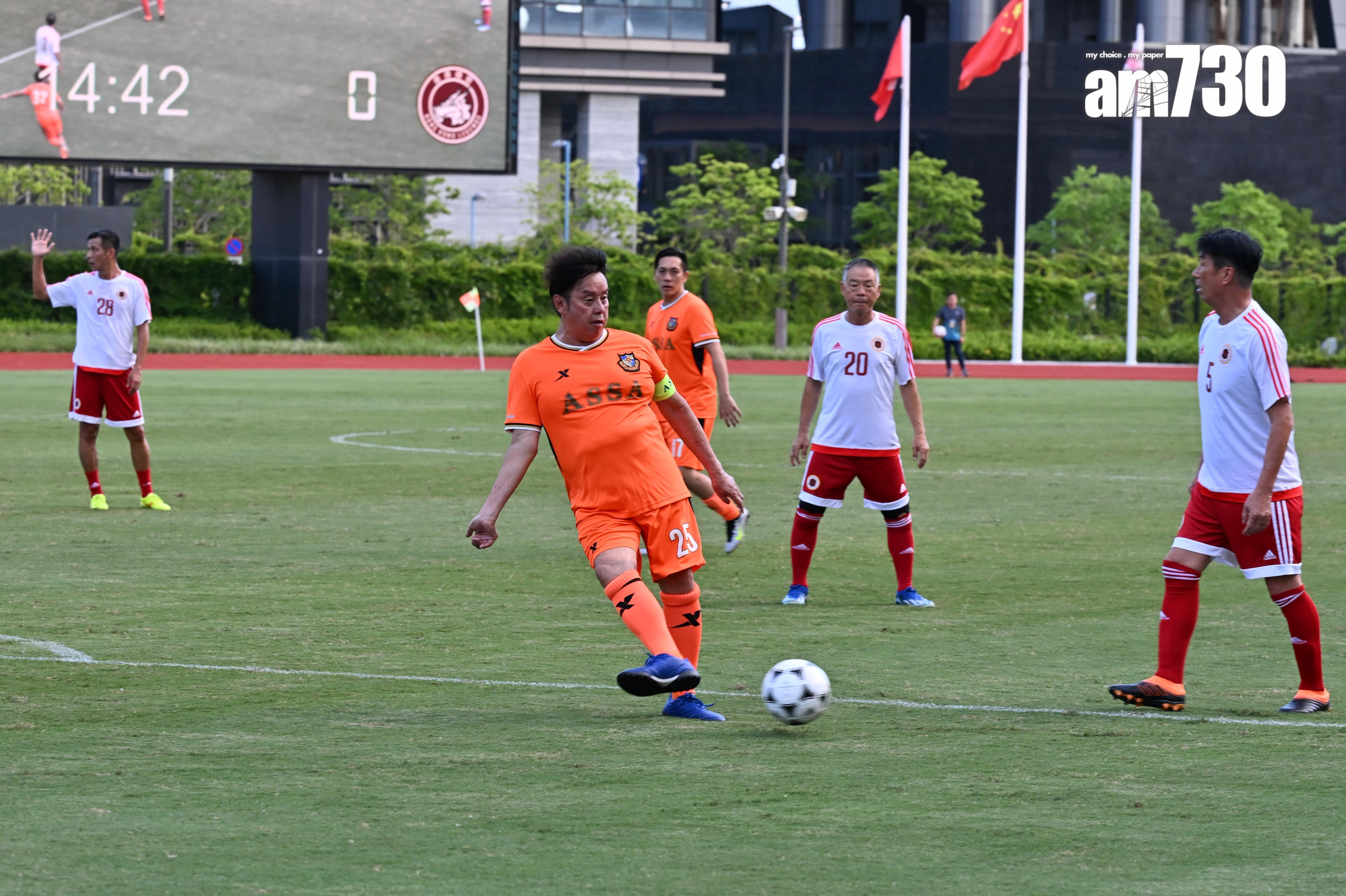 由譚詠麟率領的「香港明星足球隊」在《樂動新城.慈善運音會》對戰「香港傳奇足球隊」。