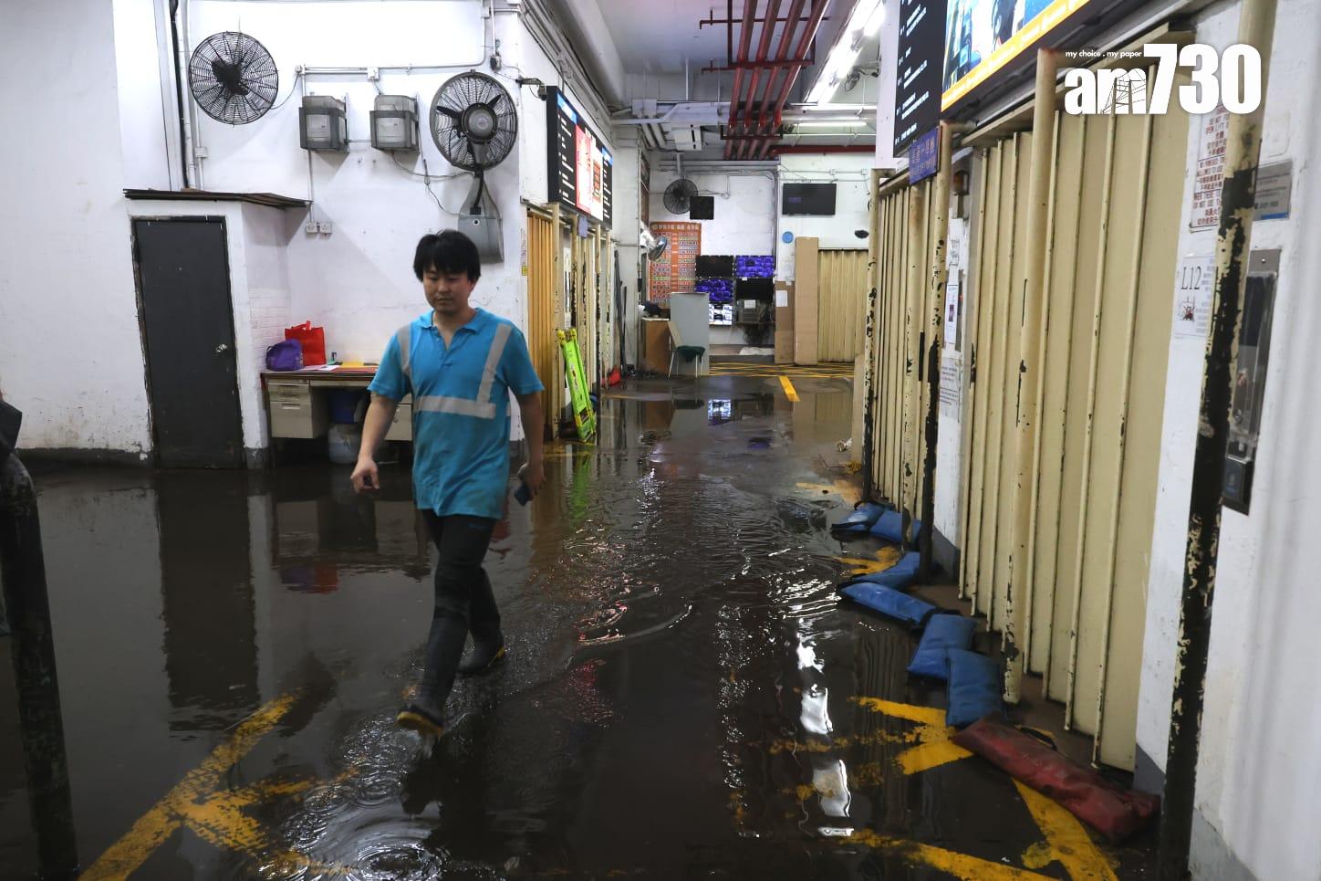 天文台昨晨發出黑雨,持續近11小時,創出多項紀錄。(林俊源攝)