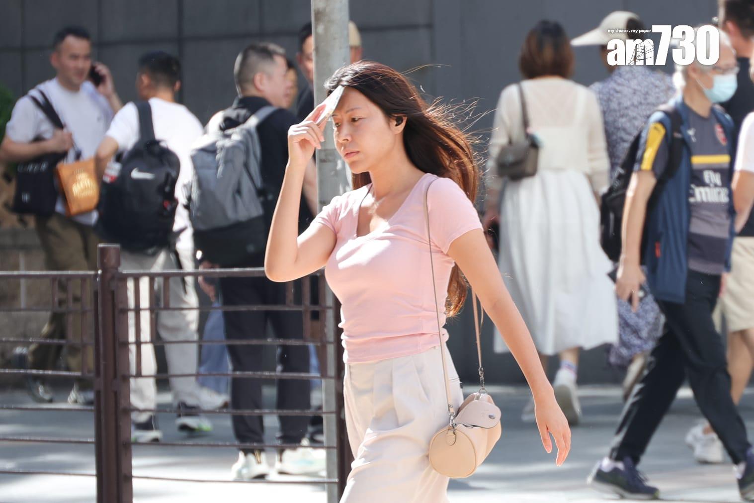 天文台預測,楊柳會在明早進入本港800公里範圍,屆時會發出一號戒備信號。(吳康琦攝)