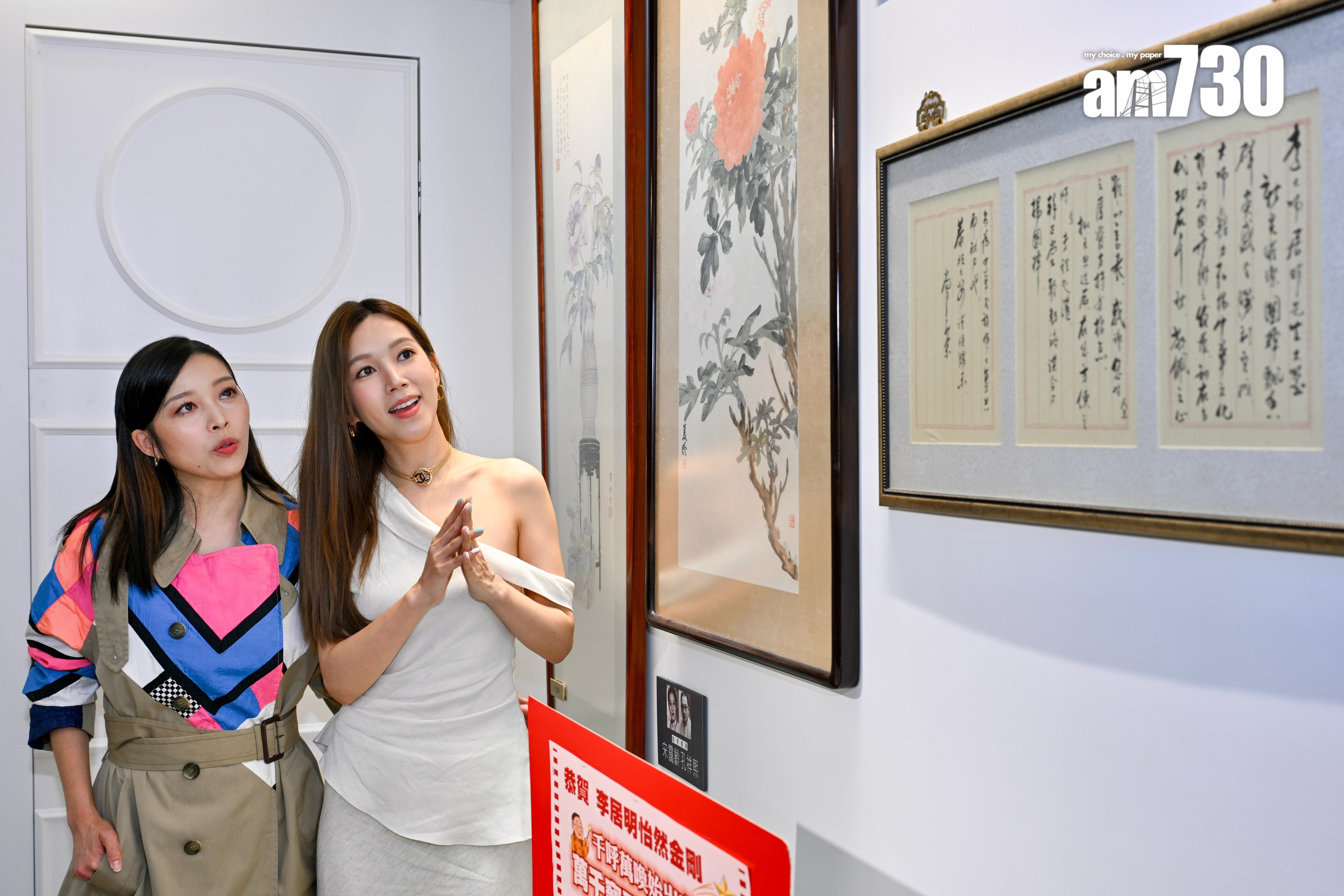 賴慰玲跟傅嘉莉研究畫作。(娛樂組攝)