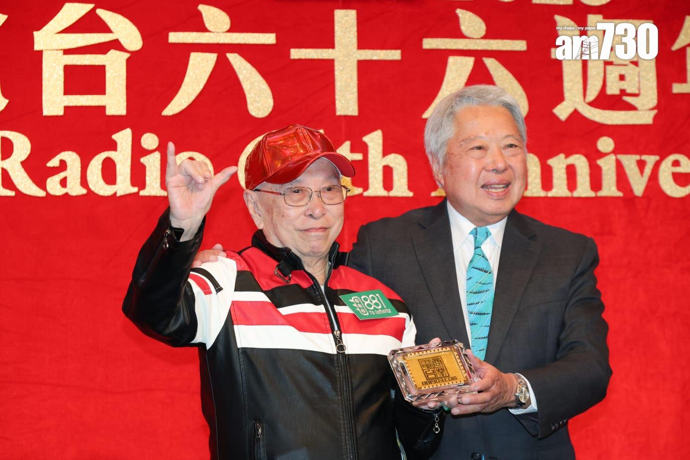 在《十八樓C座》聲演周老闆的金剛叔更服務商業電台60年,與公司同行超過半世紀。 (吳康琦攝)