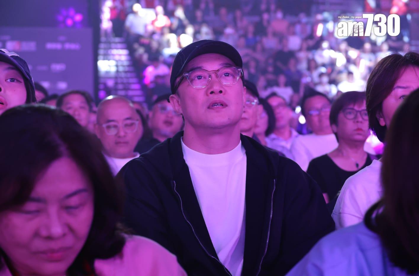 剛完成巡唱的Eason入場看《BIG FOUR HAPPY TO SEE YOU ALL演唱會2025》尾場。(林俊源攝)