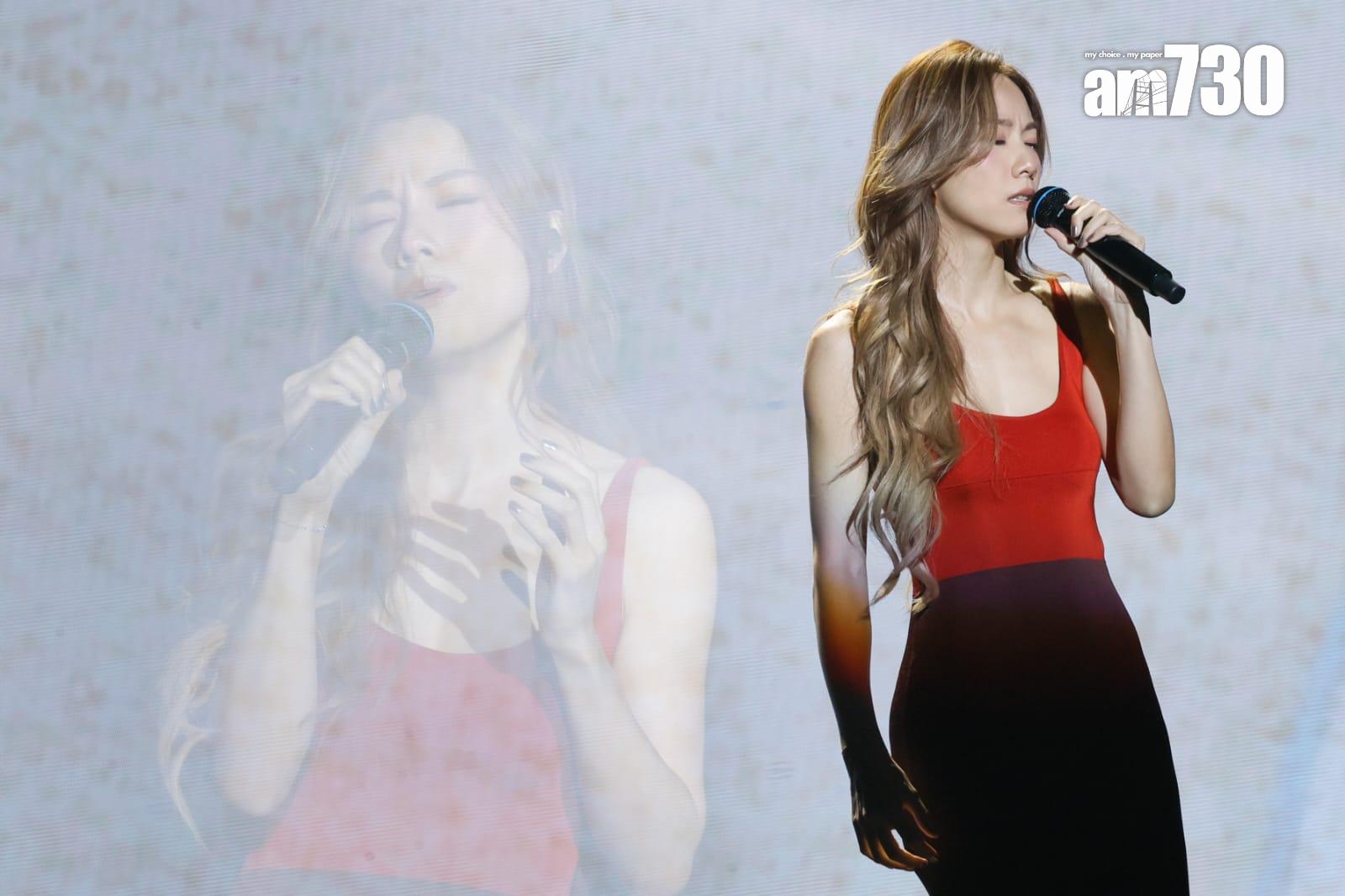 鄧麗欣每個造型也有睇頭。 (蘇文傑攝)