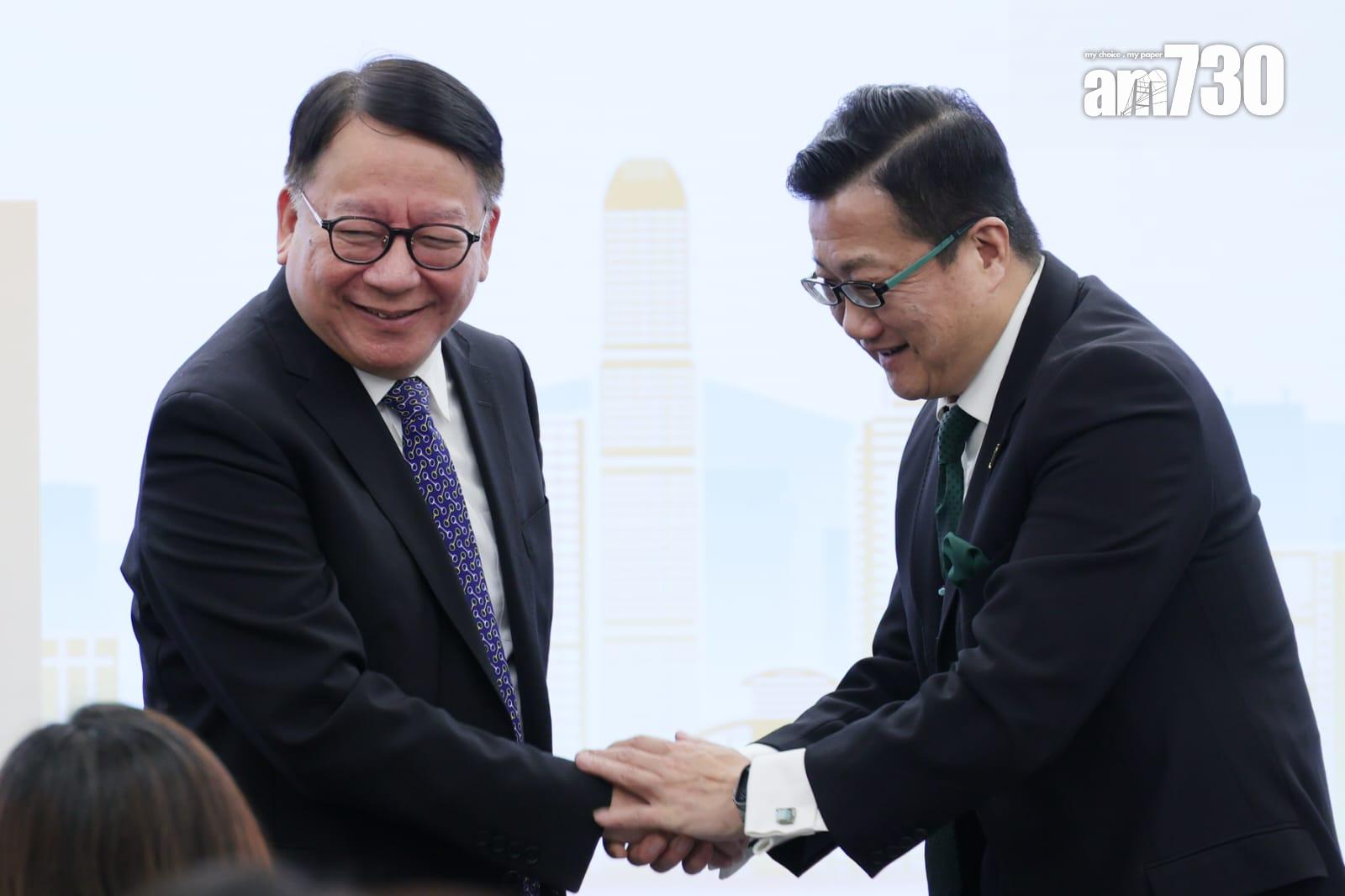 國際申訴專員學院揭幕,政務司司長陳國基及申訴專員陳積志。(吳康琦攝)