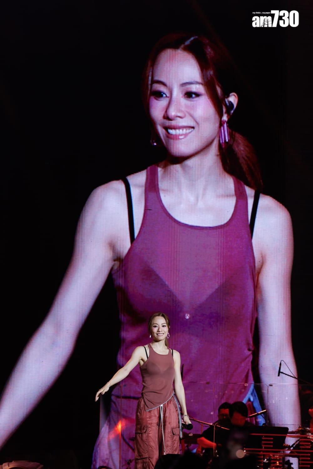 鄧麗欣性感透黑bra。 (蘇文傑攝)