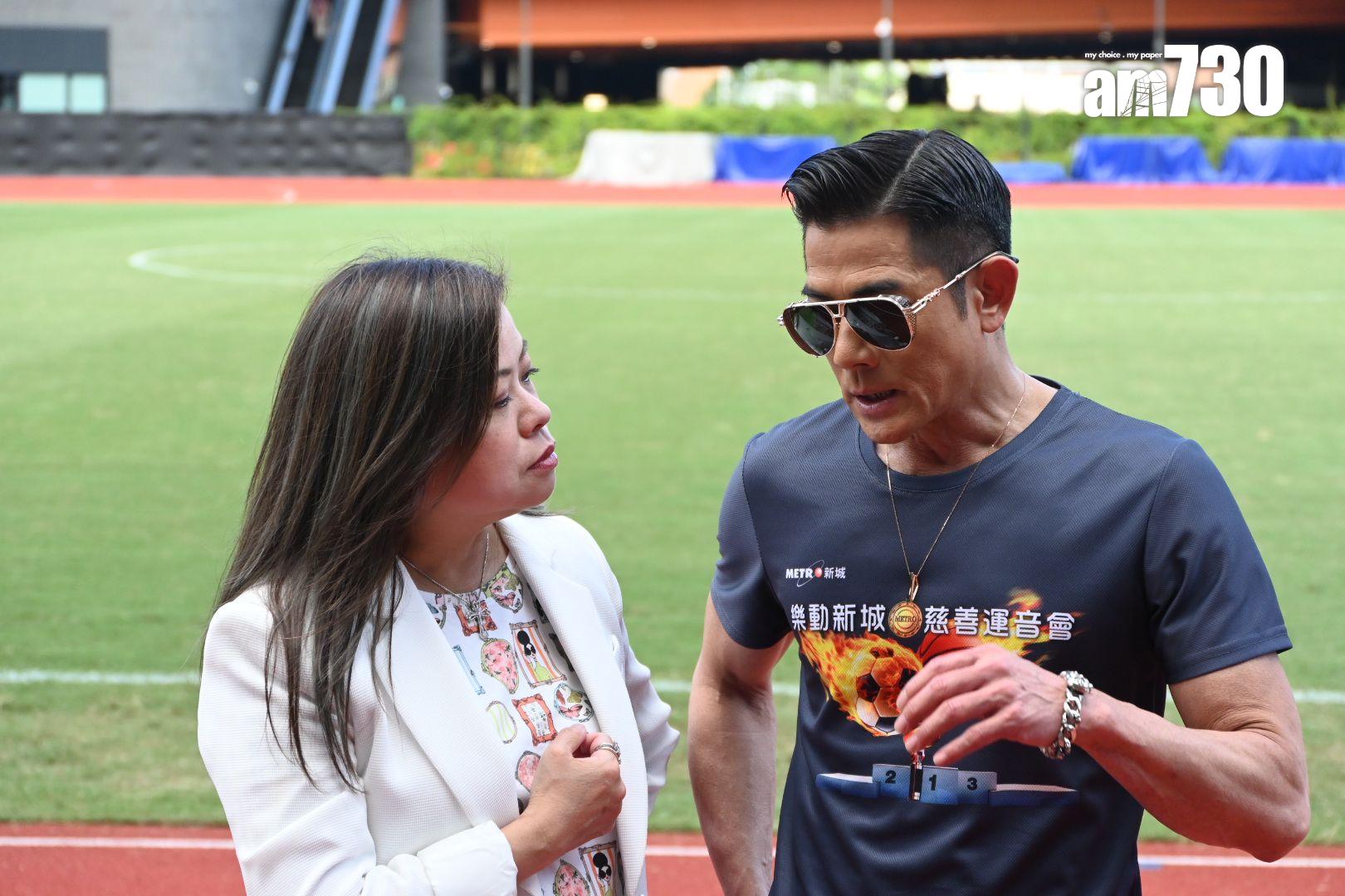 兩位在現場雞啄唔斷。