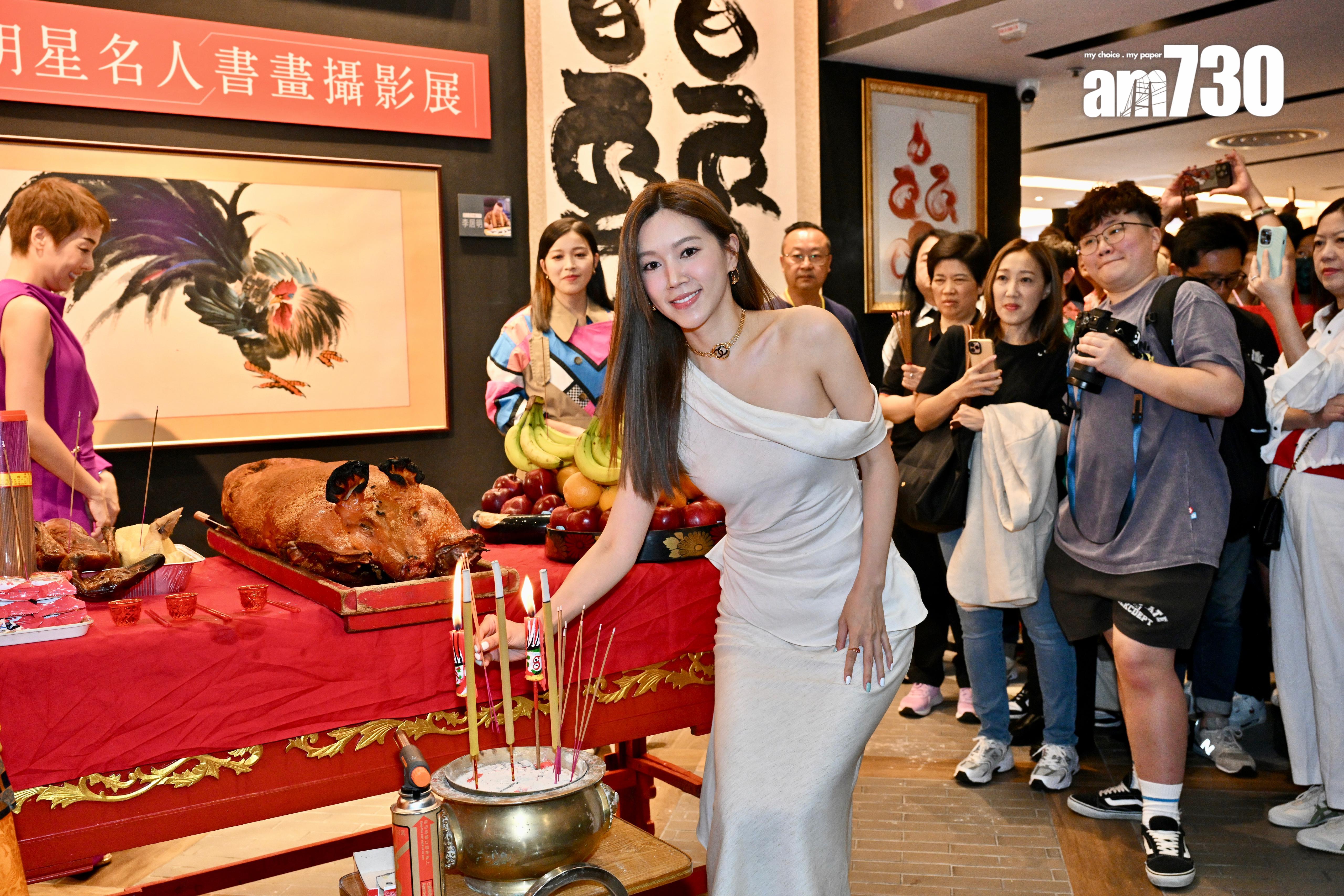 李居明邀請江美儀、傅嘉莉及賴慰玲等為畫展開幕。(娛樂組攝)