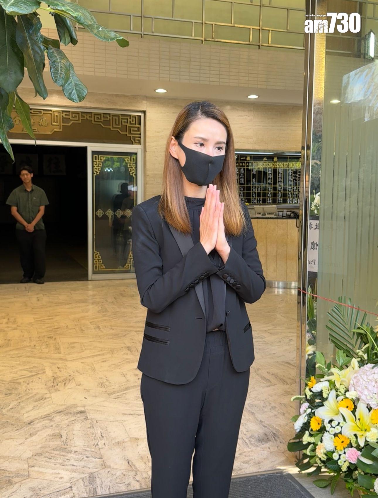 盛品儒的告別禮今日於香港殯儀館舉行,遺孀蔡一鳳神情哀傷。 (娛樂組攝)