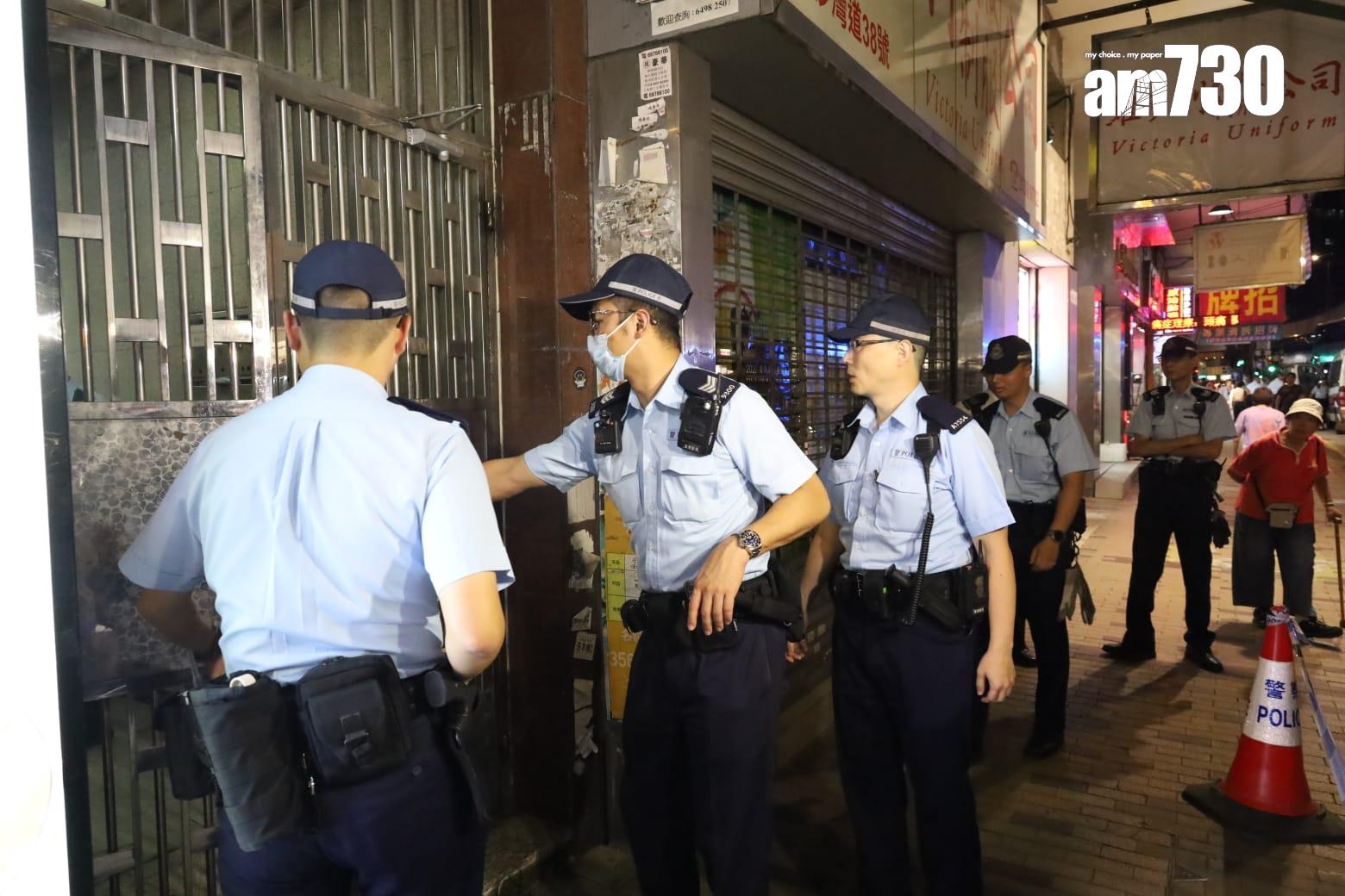 深水埗長沙灣道雙屍案。警方初步調查相信兩名死者是一對母子,85歲女死者的女兒涉嫌謀殺被捕。 (鍾式明攝)