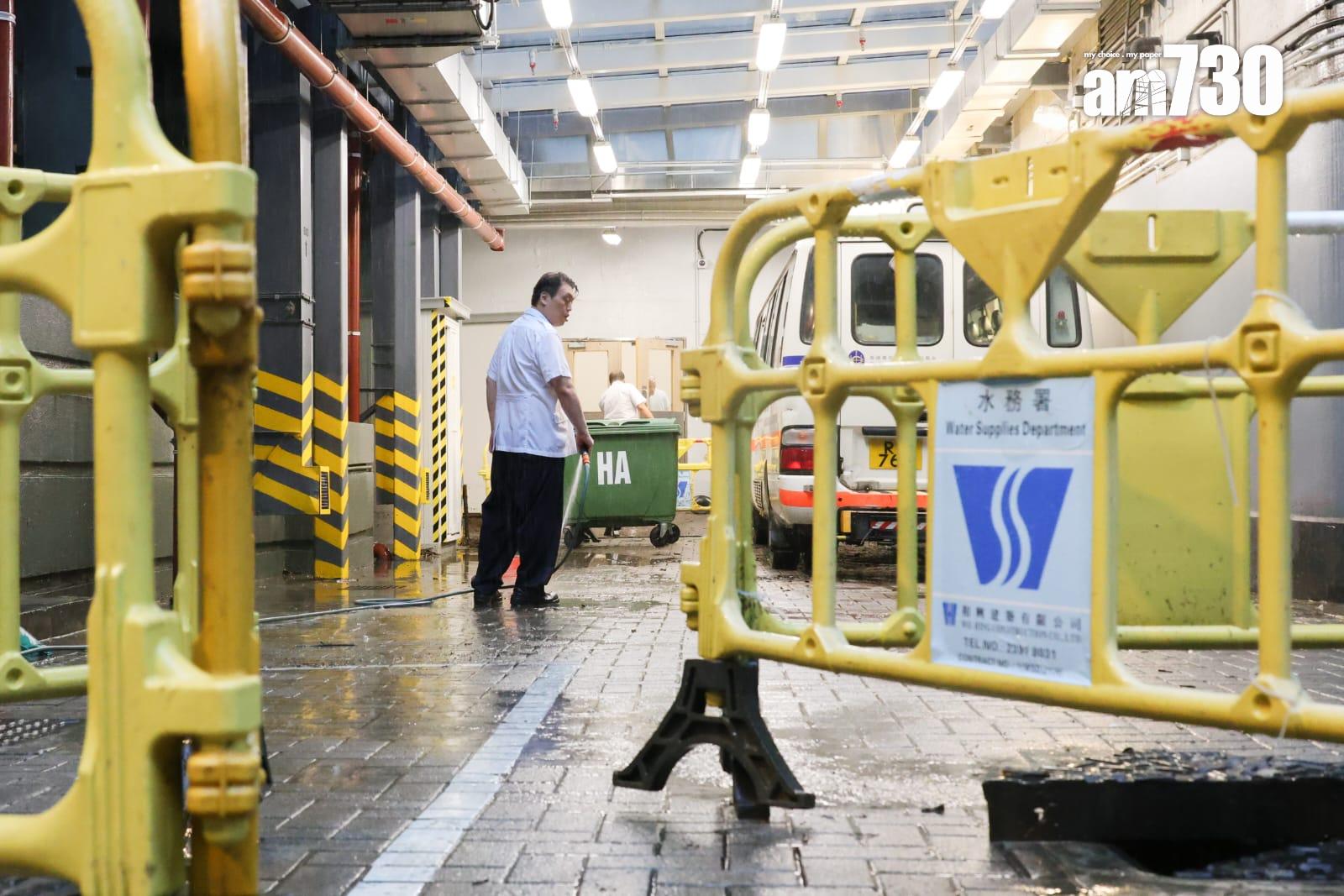 黑雨下瑪麗醫院嚴重水浸影響服務(吳康琦攝)