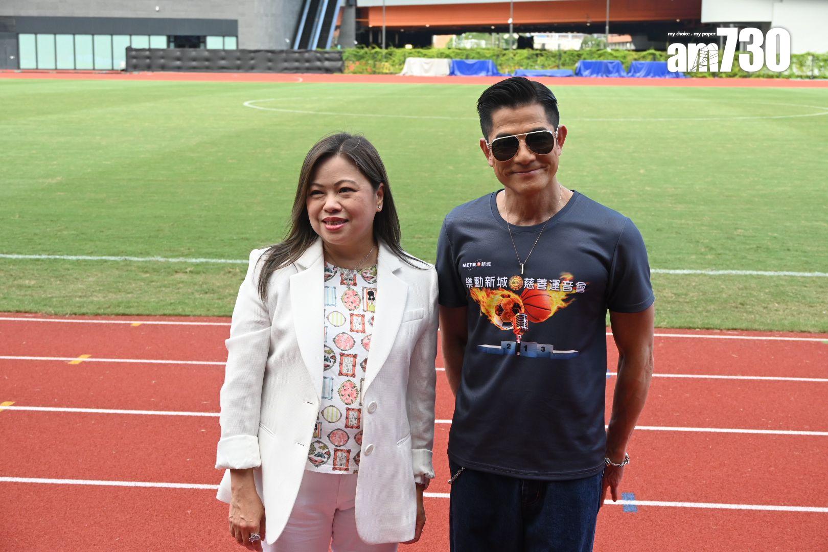 城城與羅淑佩局長合照。