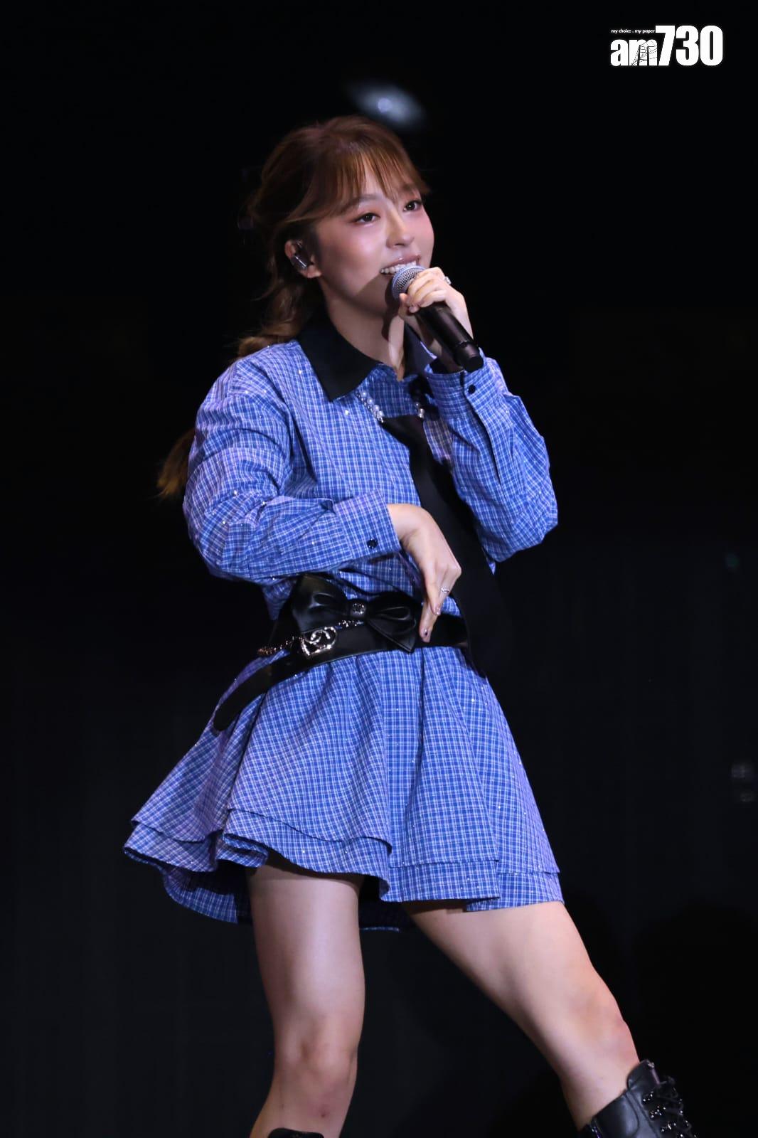 Edan的妹妹小如豬以Maje Parie藍色格仔裙上陣。