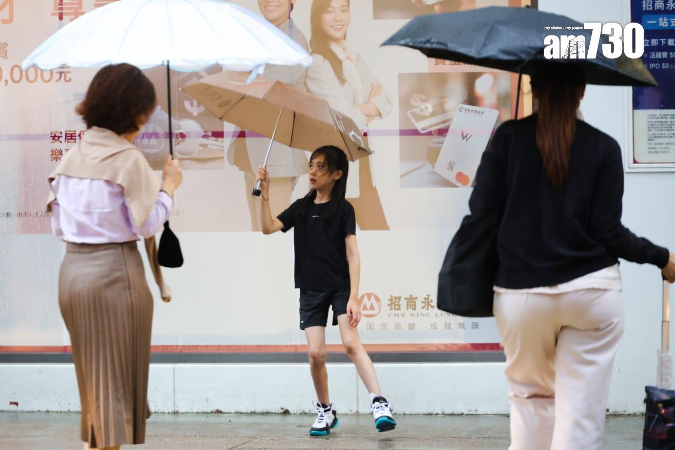 天文台一度發出紅色暴雨警告信號。(吳康琦攝)