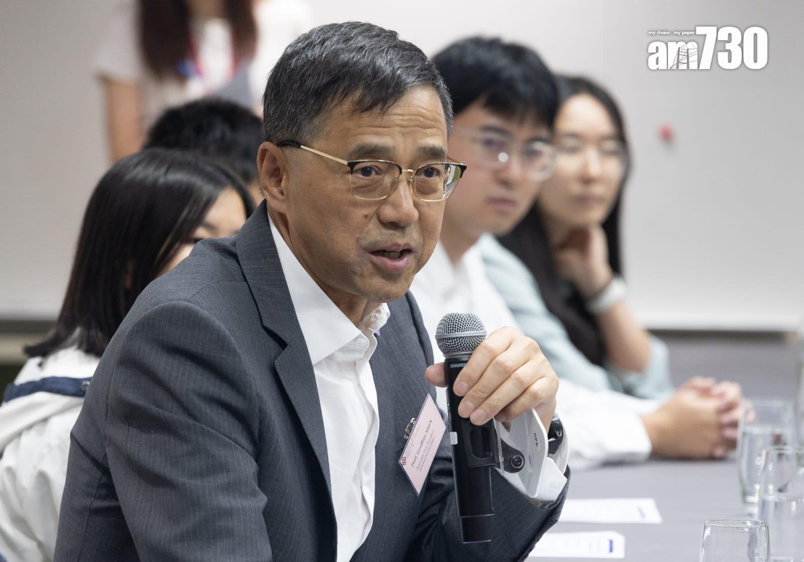 理大協理副校長(環球合作)、環球事務總監沈岐平表示:「計劃讓中學生親身參與科研過程,望能激發學生對科研的熱忱,歡迎他們入讀理大,成為研究人員。」(蘇文傑攝)