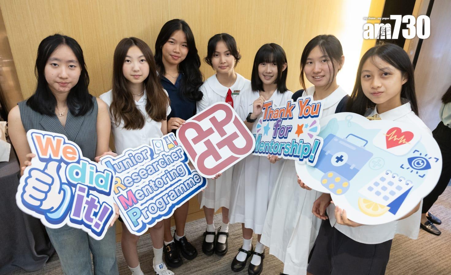 學生團隊以「青少年心理健康與抗逆力」為題,在理大護理學院學者的指導下進行研究。(蘇文傑攝)