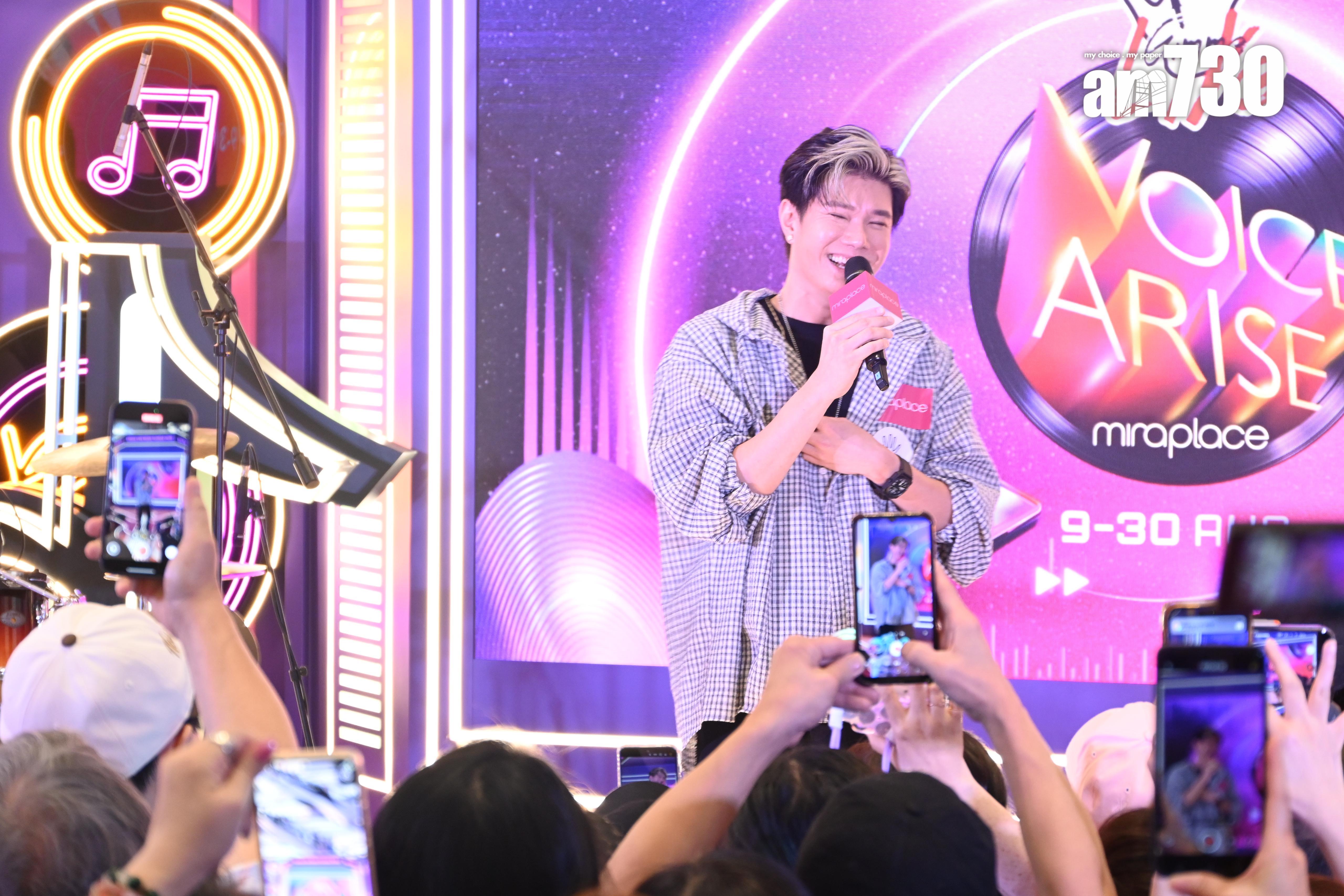 張與辰出場展示其招牌笑容。