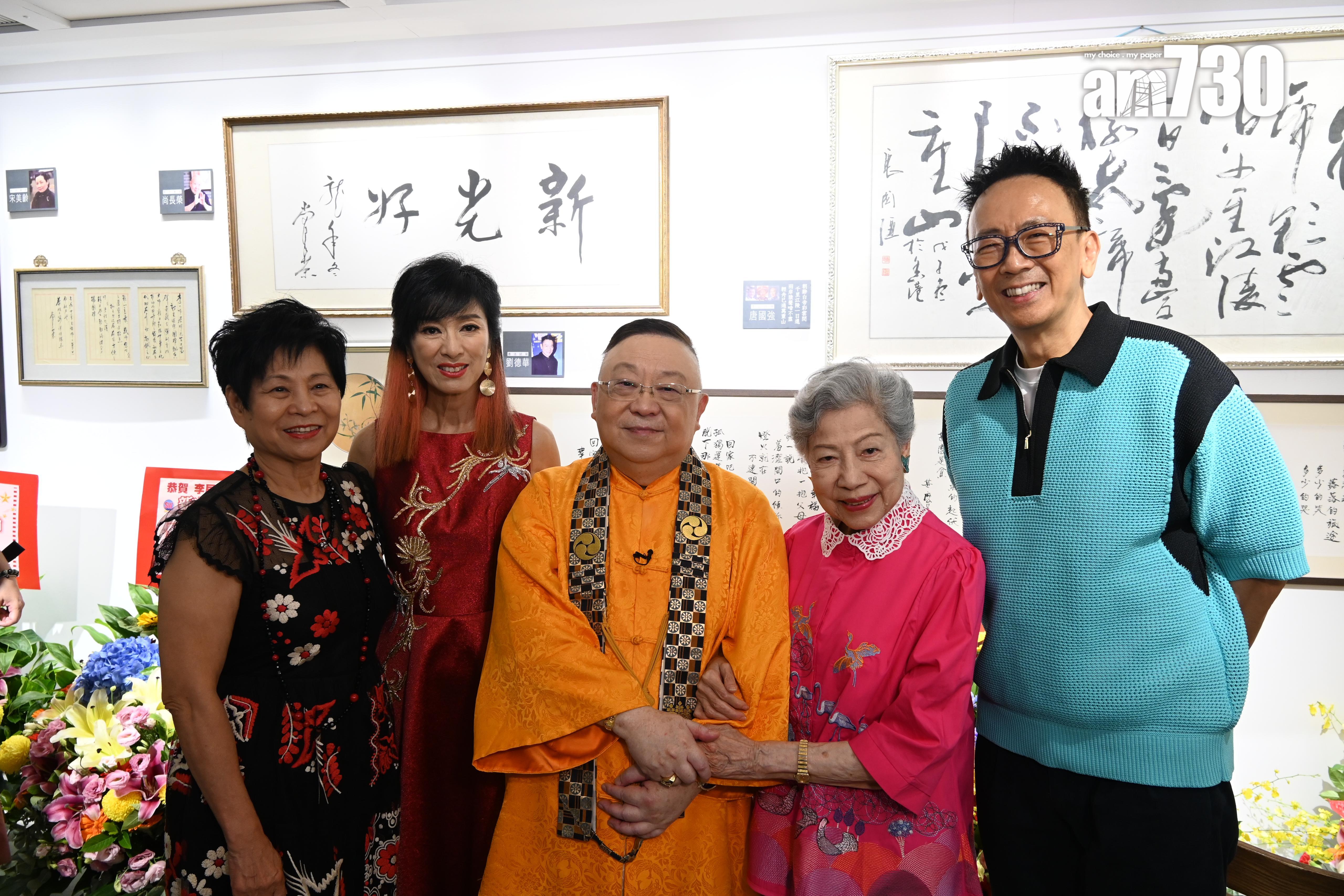 李居明開心不少朋友支持新光黃埔開幕。(娛樂組攝)