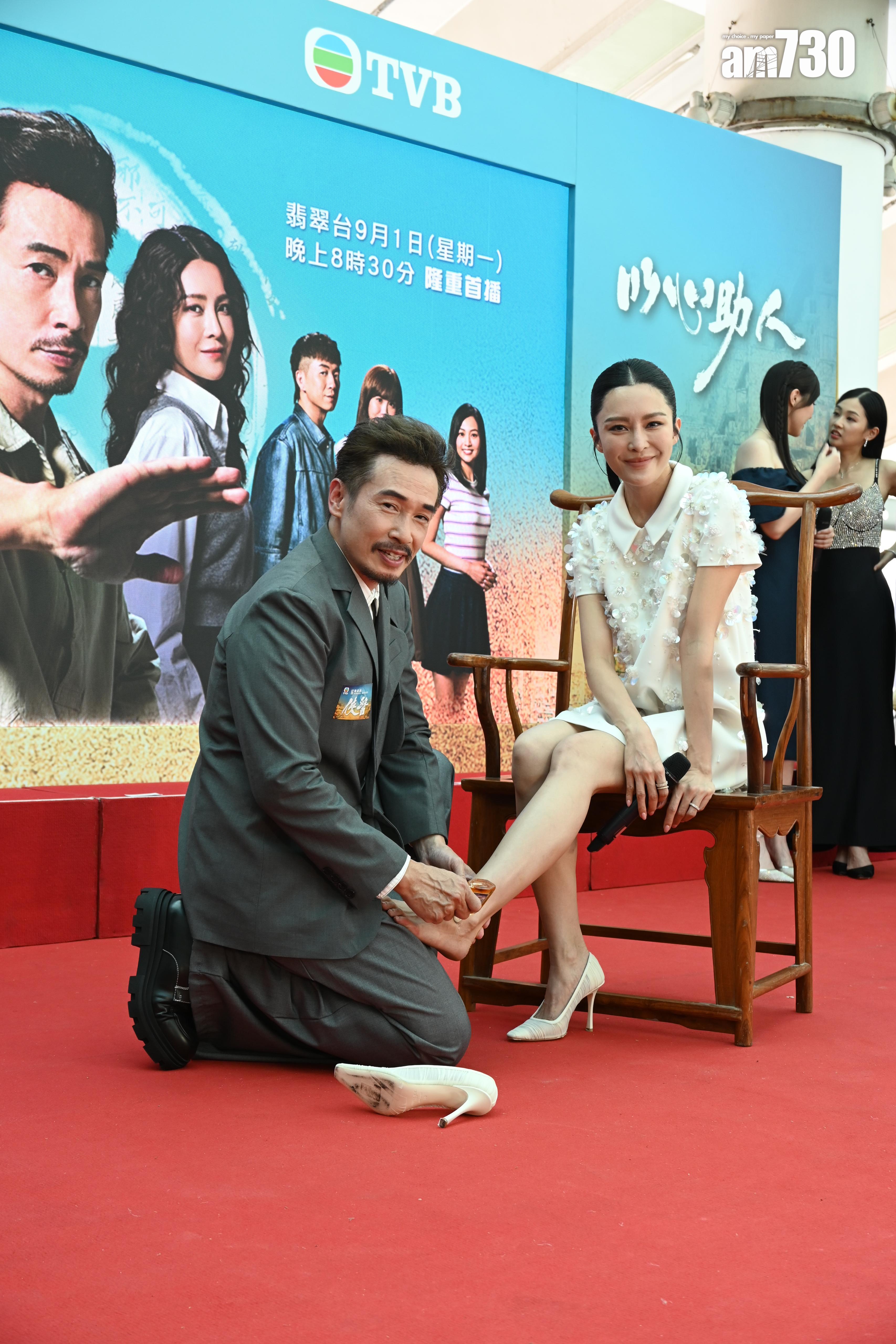 陳豪為張曦雯用藥油按腳,手勢有板有眼。(娛樂組攝)