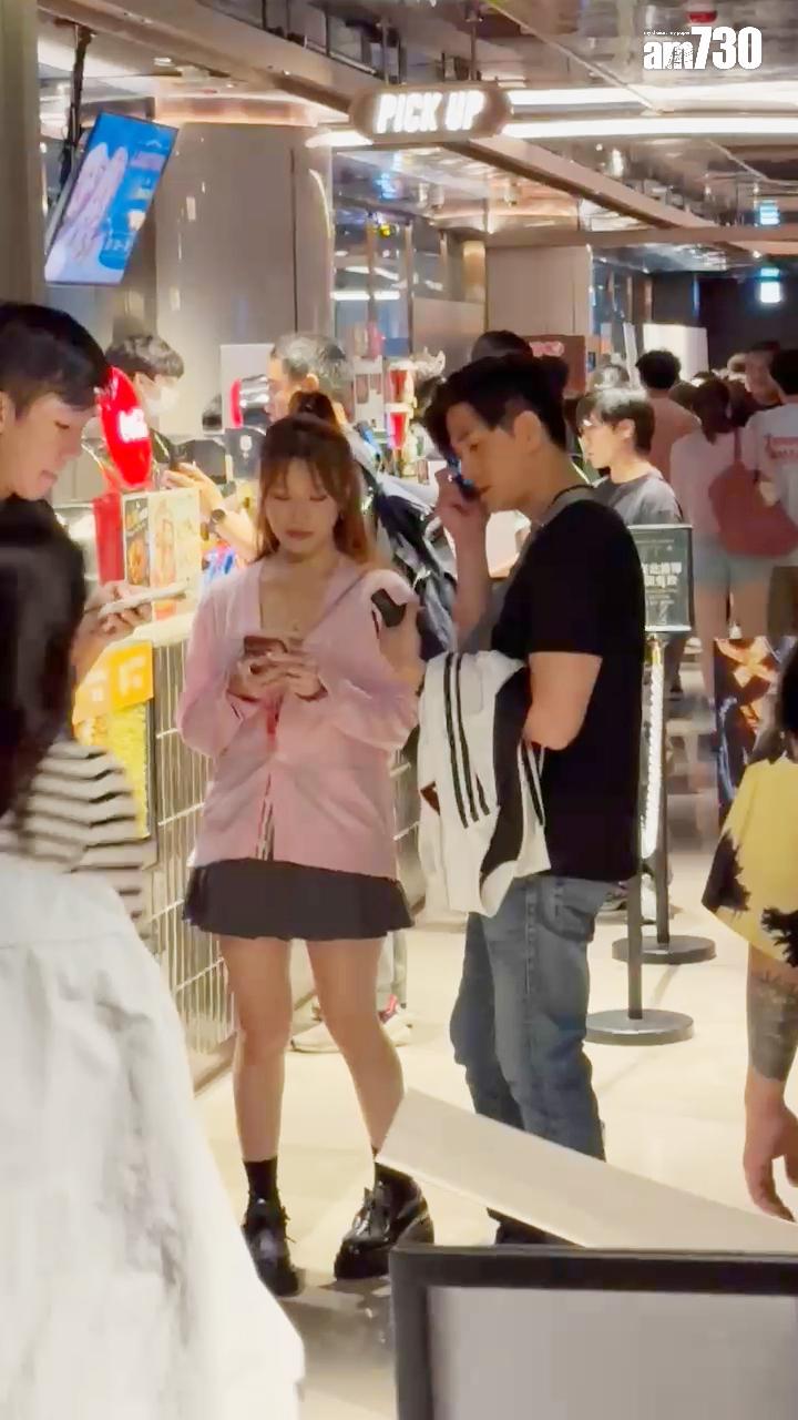 伍允龍與李蔓瑩一齊入場睇戲。(娛樂組攝)