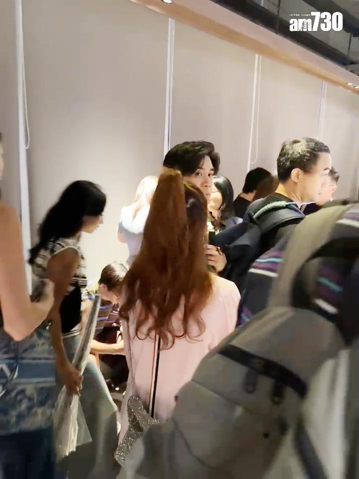 伍允龍與李蔓瑩一齊入場睇戲。(娛樂組攝)