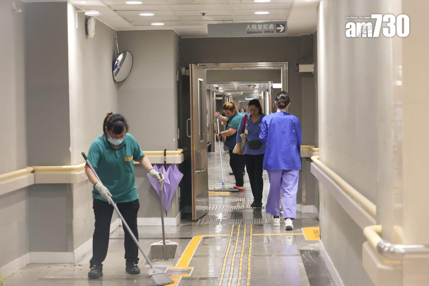 瑪麗醫院急症室對開水浸積水已經疏導,受影響的路面已經重開,急症室服務及救護車運送安排已於中午回復正常。