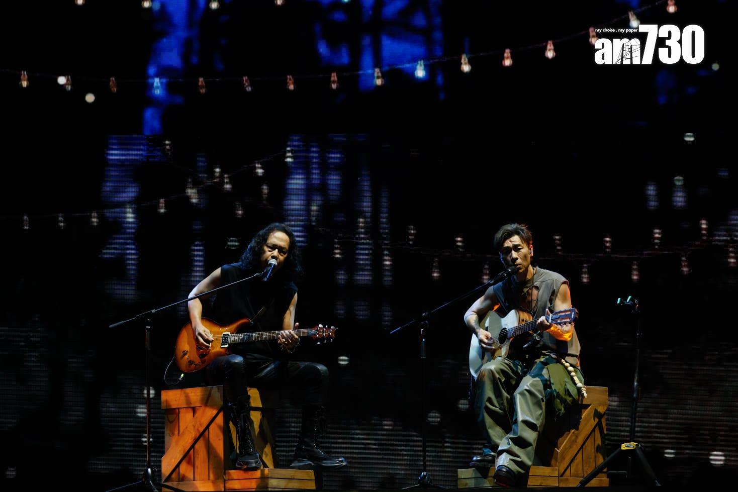 許志安在個人獨唱環節時,不禁落淚。