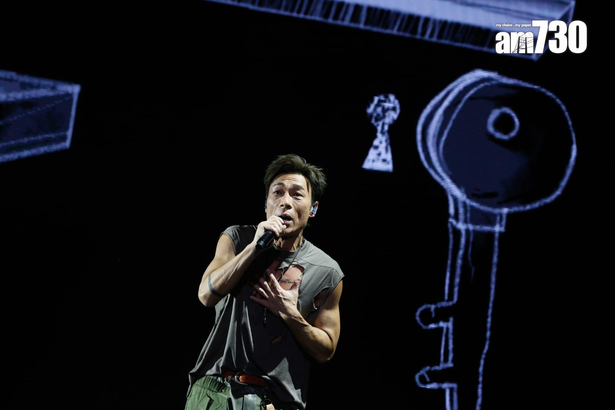 許志安在個人獨唱環節時,不禁落淚。