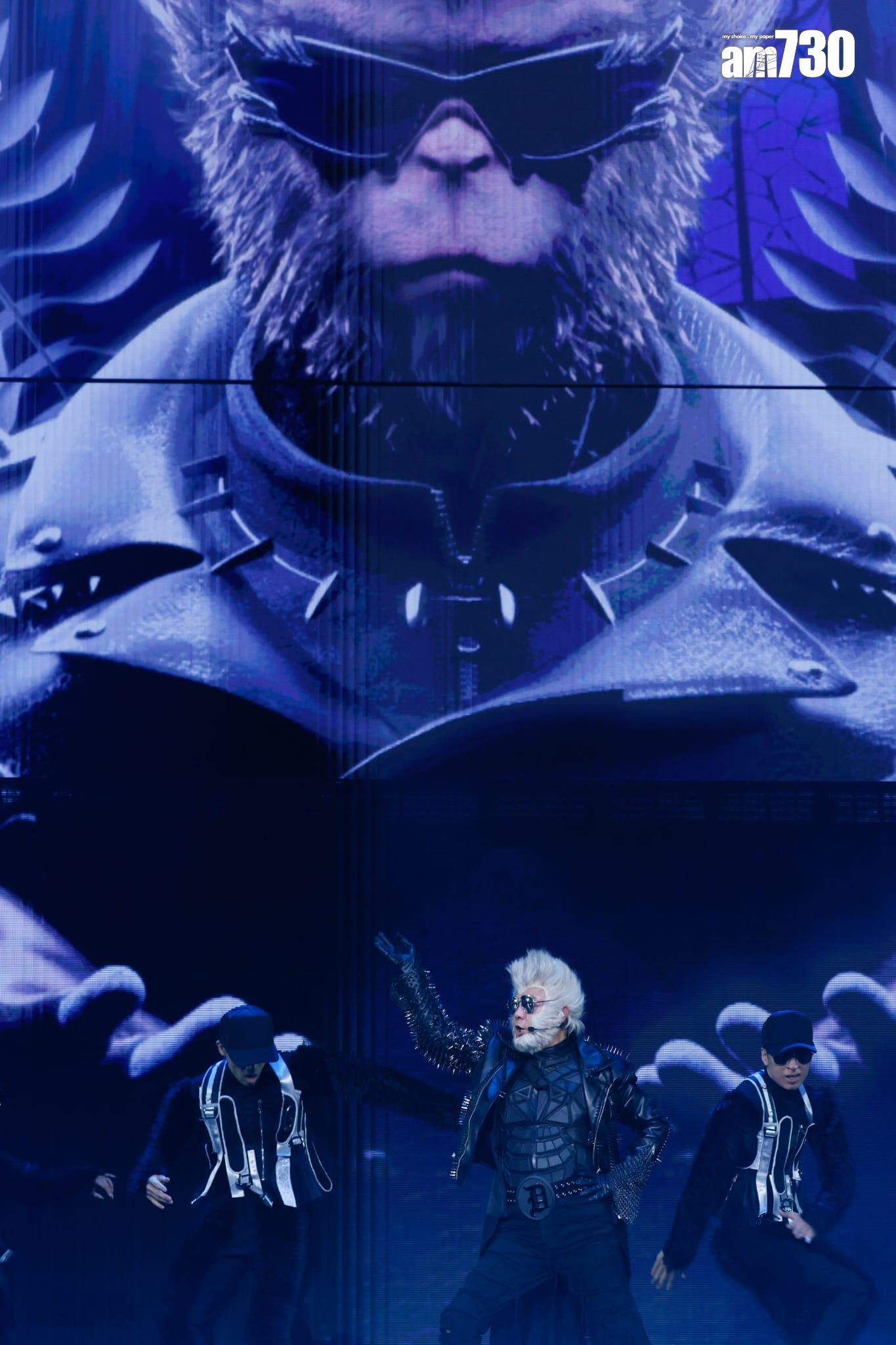 張衛健就化身「黑悟空」上台唱出《天外有天》、《西遊記》及《高高在下》。(蘇文傑攝)