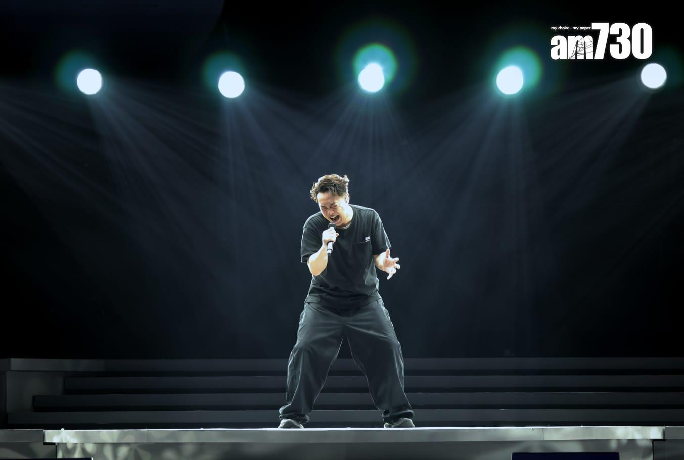 Eason於晚上11時10分再次上台encore,唱出多首經典作。(林俊源攝)