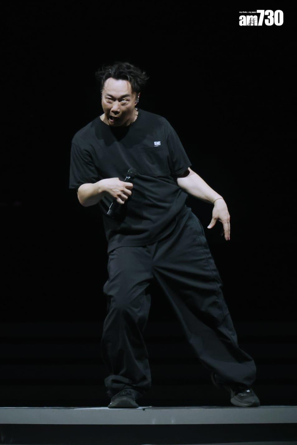 Eason於晚上11時10分再次上台encore,唱出多首經典作。(林俊源攝)