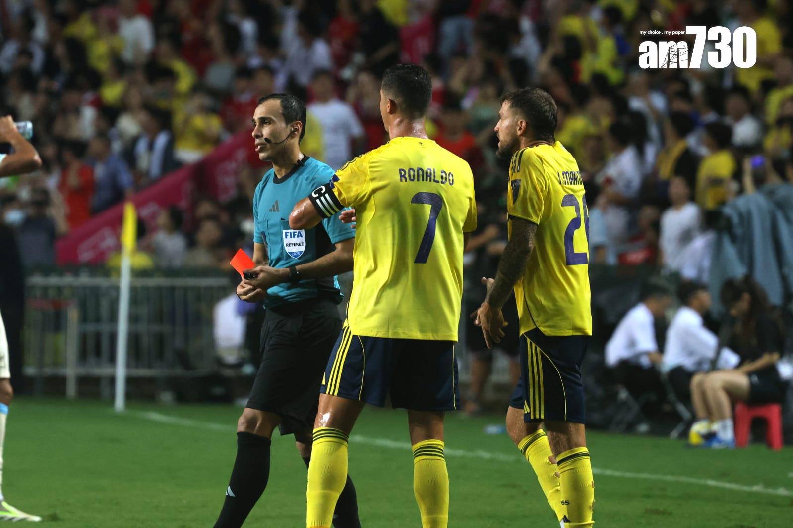 C朗想為文尼的紅牌求情。(林俊源攝)