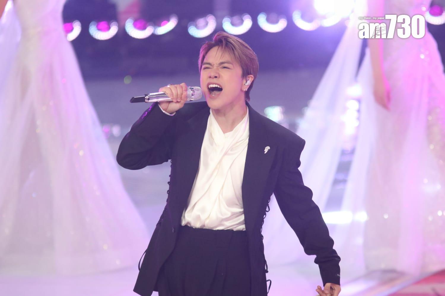 張敬軒逐一帶佳麗走到台前自我介紹。(鍾式明攝)