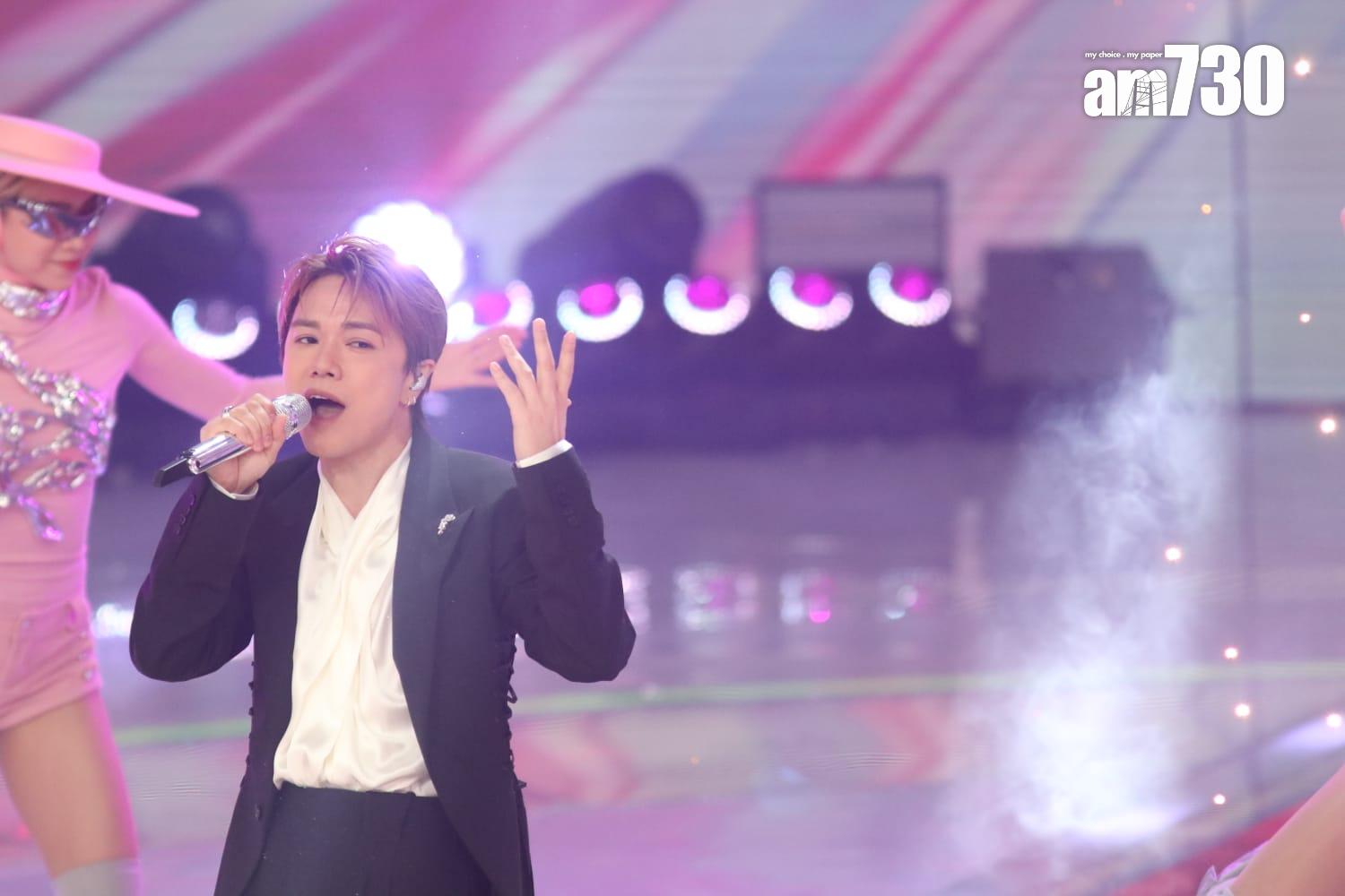 張敬軒逐一帶佳麗走到台前自我介紹。(鍾式明攝)