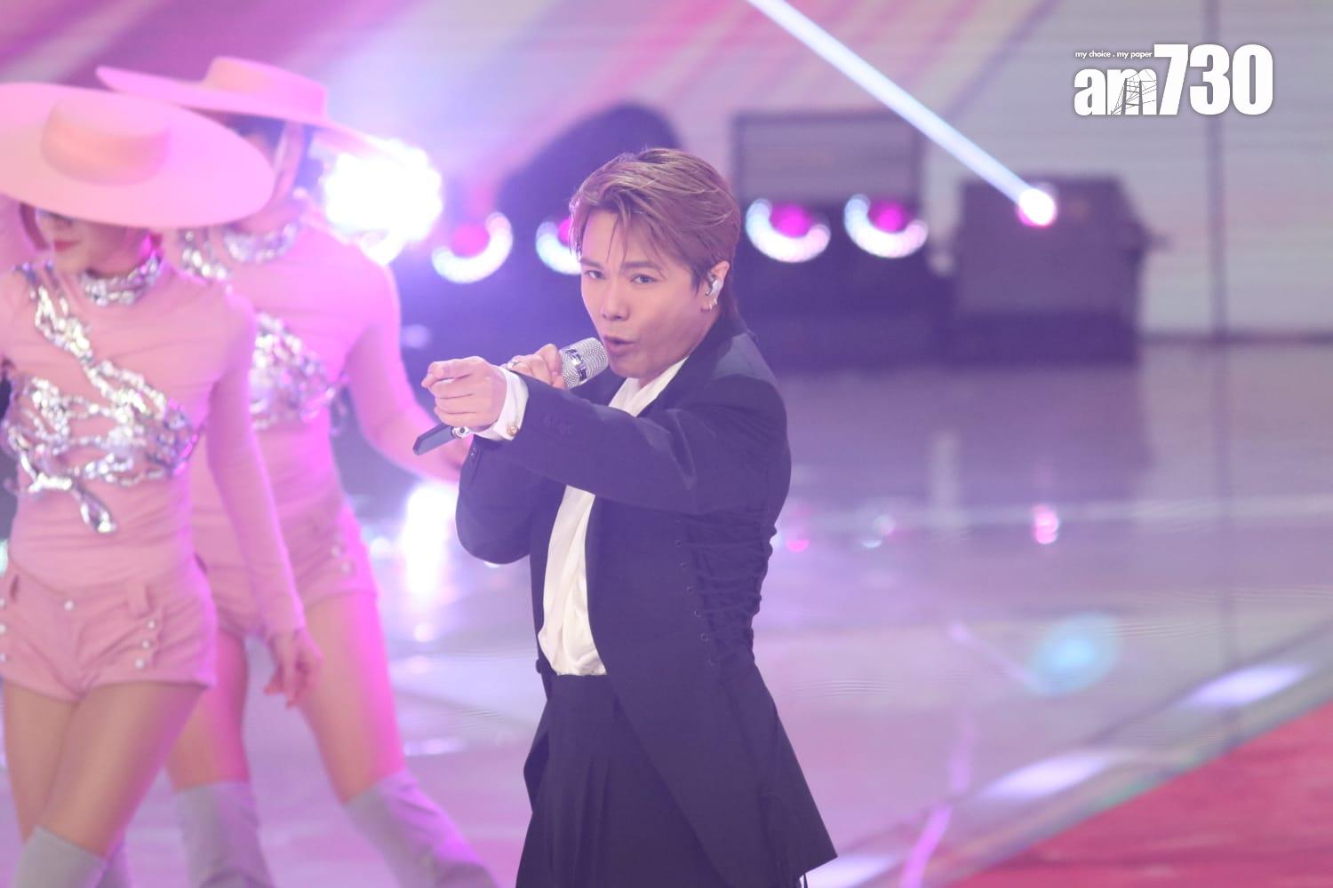 張敬軒逐一帶佳麗走到台前自我介紹。(鍾式明攝)