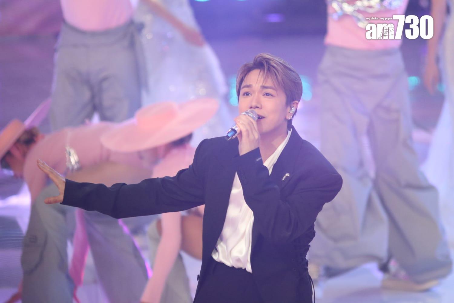 張敬軒逐一帶佳麗走到台前自我介紹。(鍾式明攝)