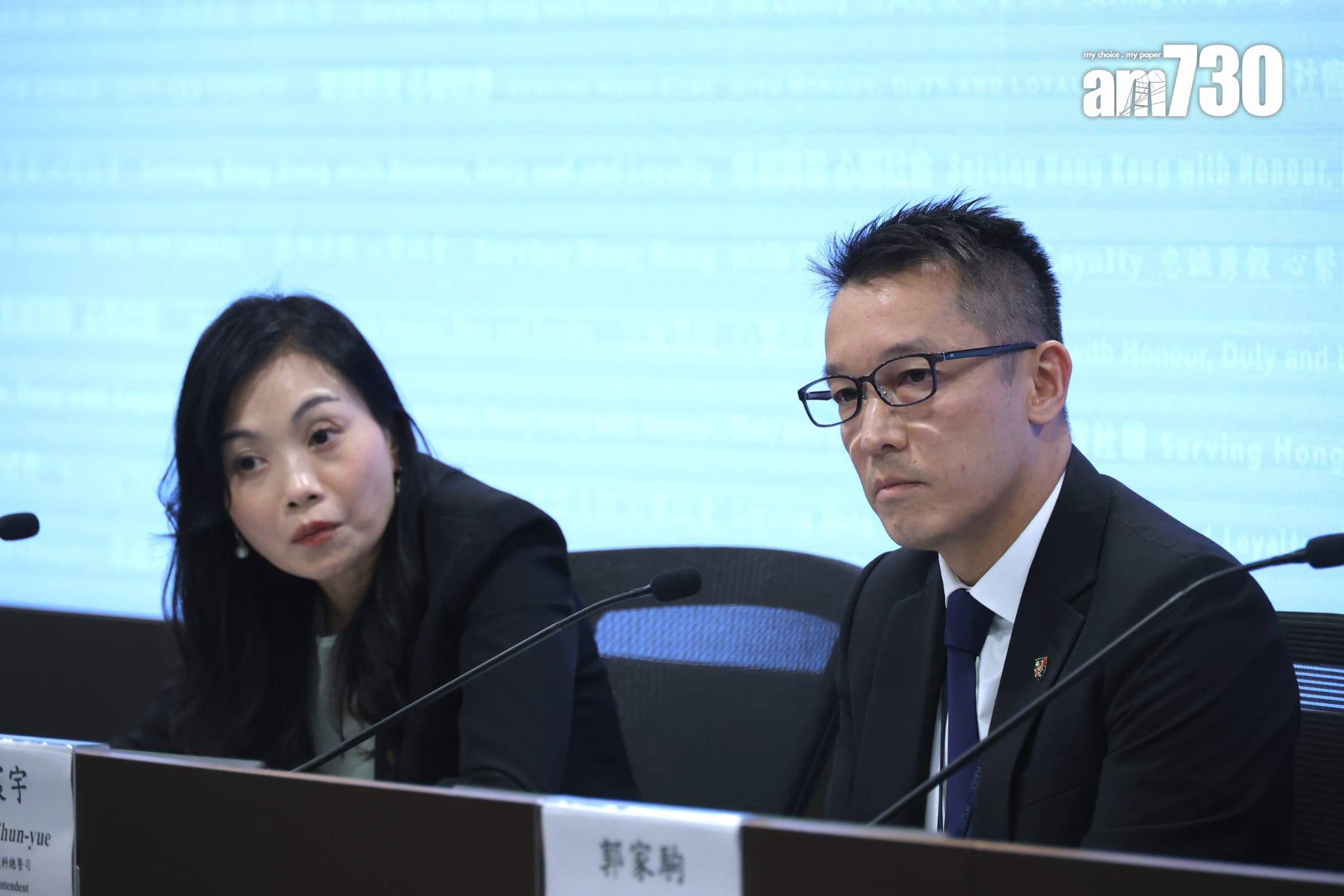 政府樽裝水事件,警方聯同香港海關在灣仔警察總部舉行記者會。警務處商業罪案調查科總警司黃震宇、高級警司孔慶勳及香港海關貿易管制處商品說明調查科首席貿易管制主任郭家駒出席。(林俊源攝)