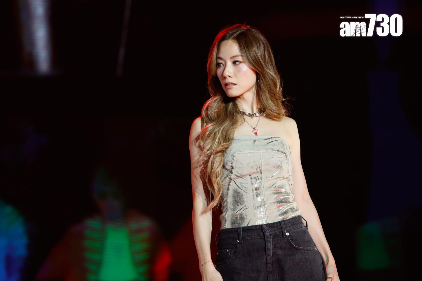 鄧麗欣獲台籍男友與母親到場支持。 (蘇文傑攝)