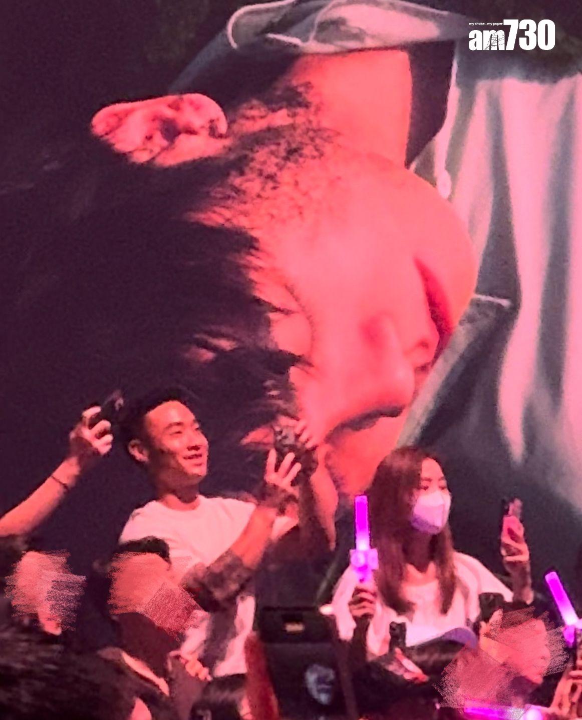 阿Sa與Elvis睇騷期間表現避忌。 (娛樂組攝)