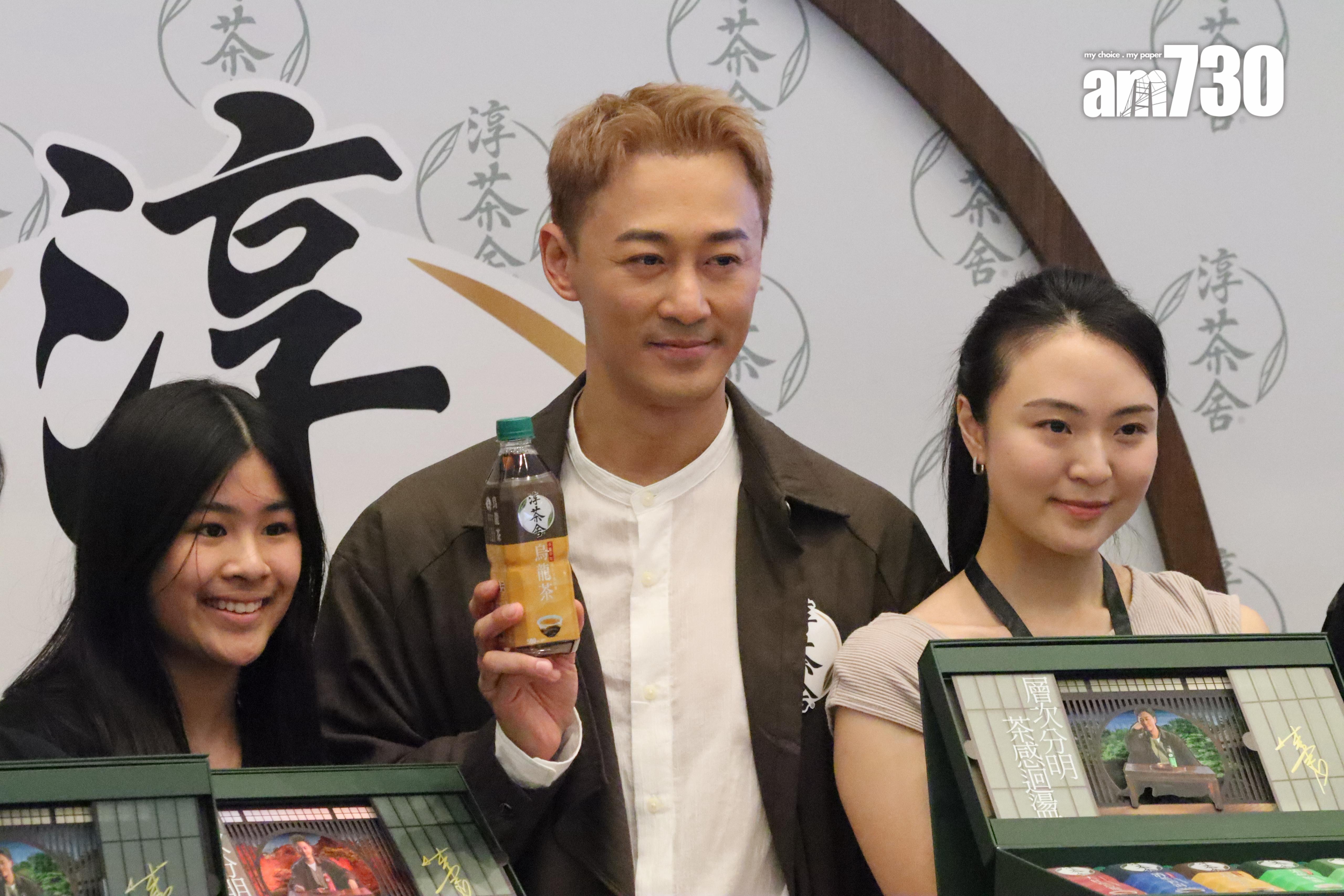 林峯出席品牌活動,與fans玩遊戲互動。(娛樂組攝)