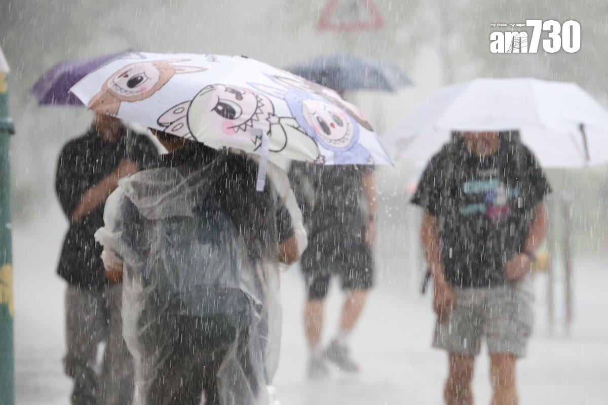 保安和物管界前線員工在惡劣天氣下,或難以前往上班地點。(資料圖片/吳康琦攝)