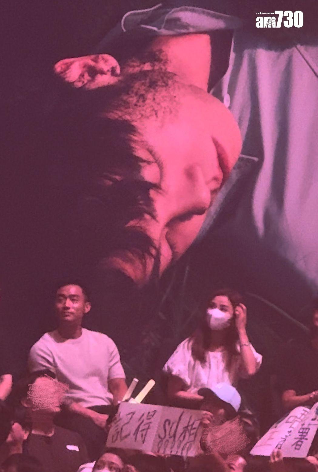 阿Sa旁邊型男,正是她的健身教練Elvis。 (娛樂組攝)