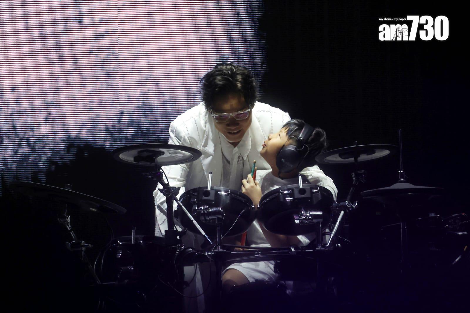 蘇永康在BIG FOUR演唱會上,獲兒子為他打鼓。(林俊源攝)